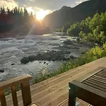 بيت للعطل By Heimsila River In هيمسيدال