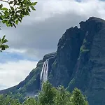 By Heimsila River In هيمسيدال